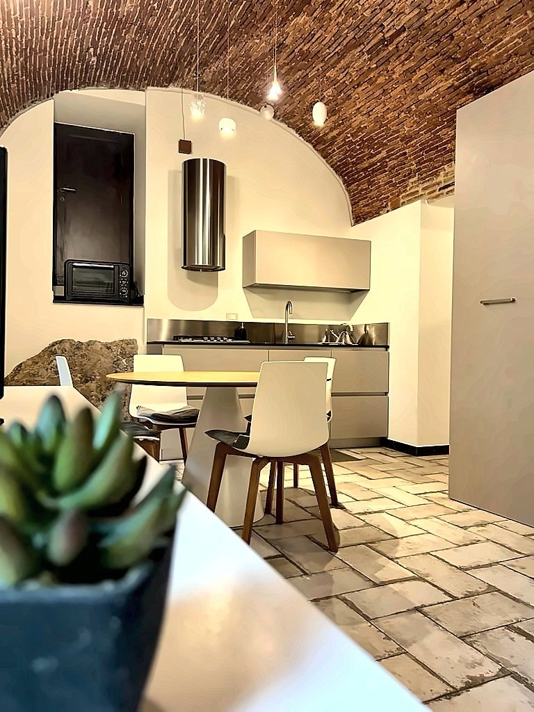 La cuisine vue du séjour · Perla del Borgo, Borgio Verezzi